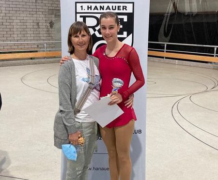 Lena Bauer gewinnt Meisterklasse in Pflichtwettbewerb